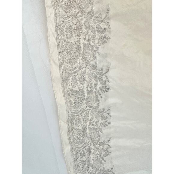 Vintage 60s 100% SILK Ivory rectangular head scarf Gold Thread HAND WOVEN - Picture 4 of 10